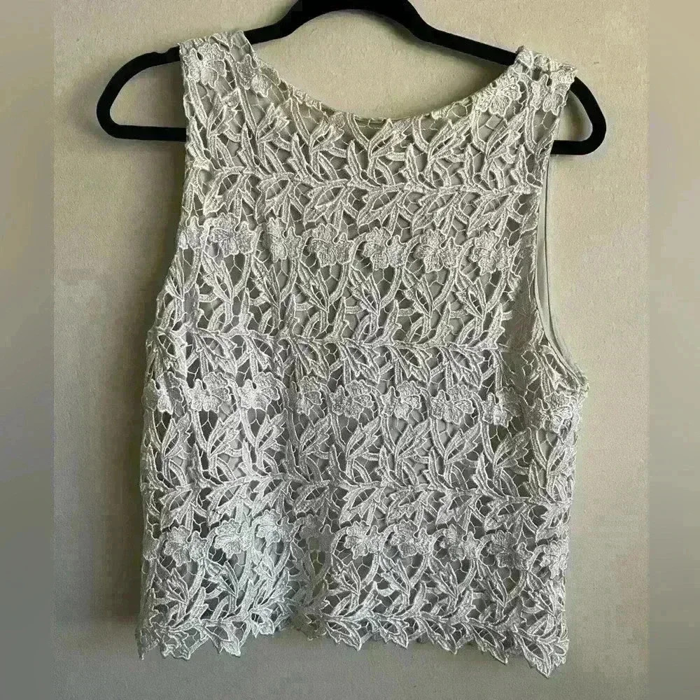 Alice and Olivia embroidered sleeveless blouse size large
